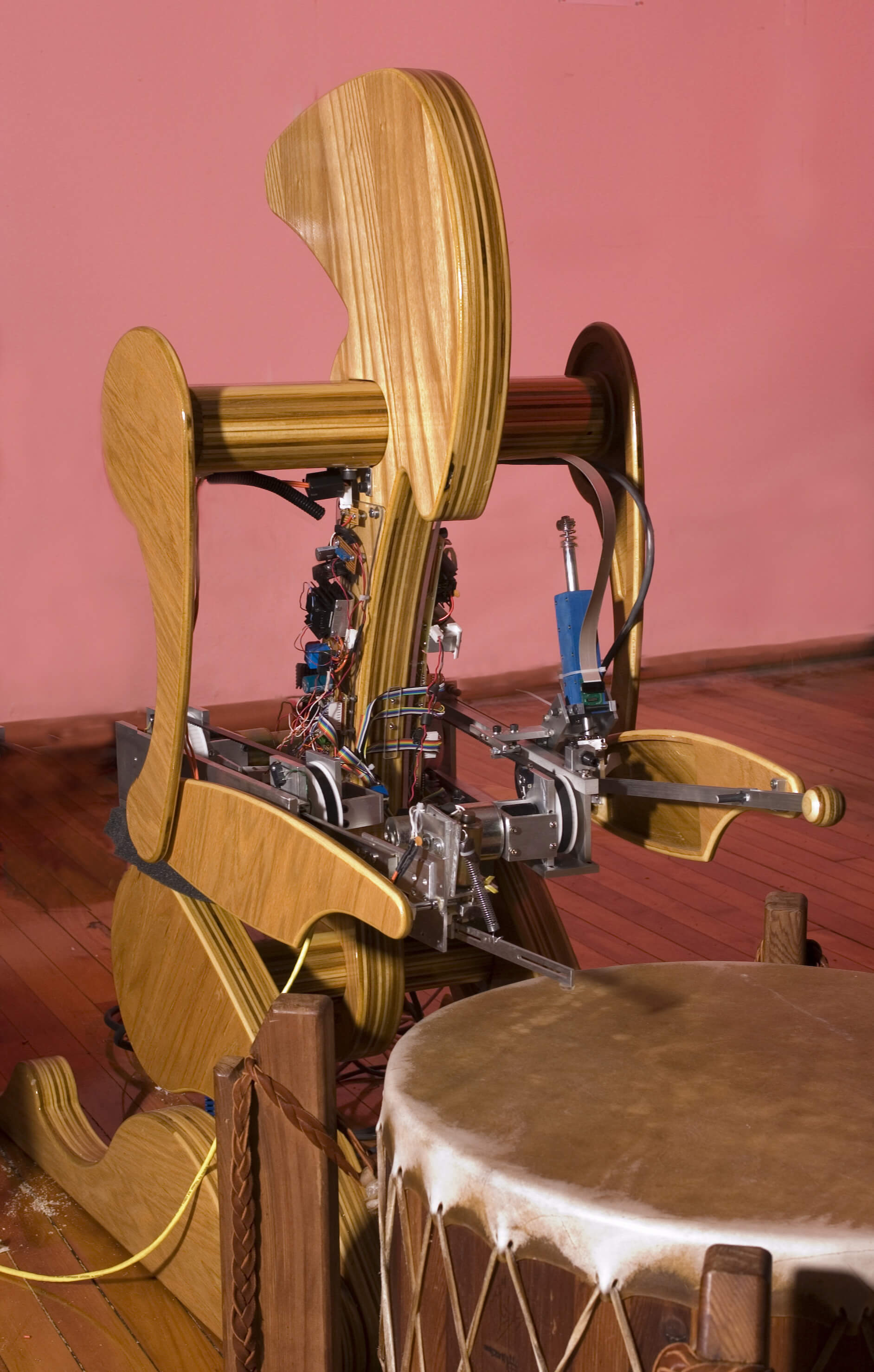 Figure 20.1 
Haile, the drum- playing robot, 2006.
